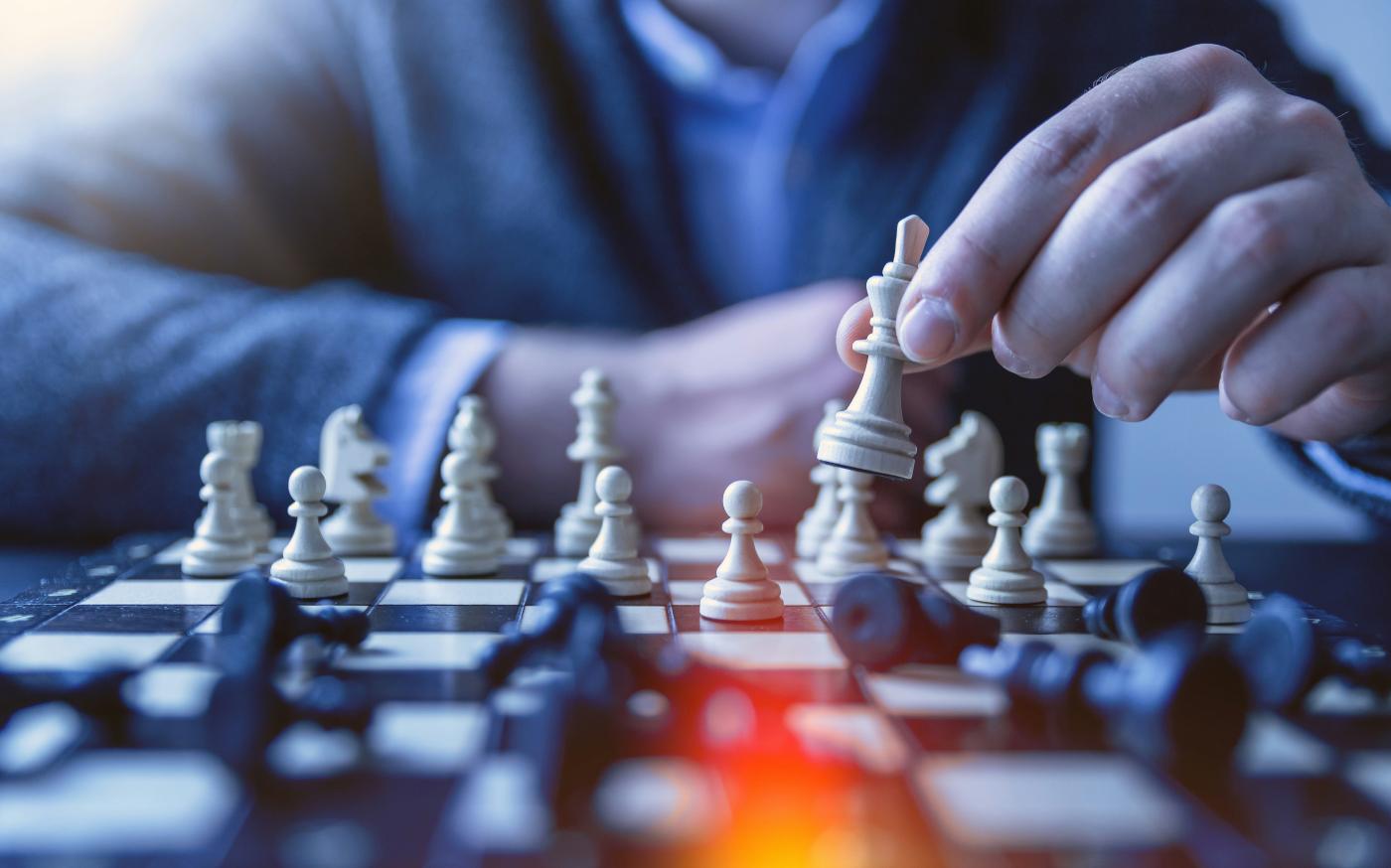depth of field photography of man playing chess by JESHOOTS.COM courtesy of Unsplash.
