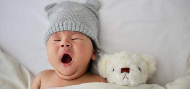 baby's gray knit hat by Minnie Zhou courtesy of Unsplash.